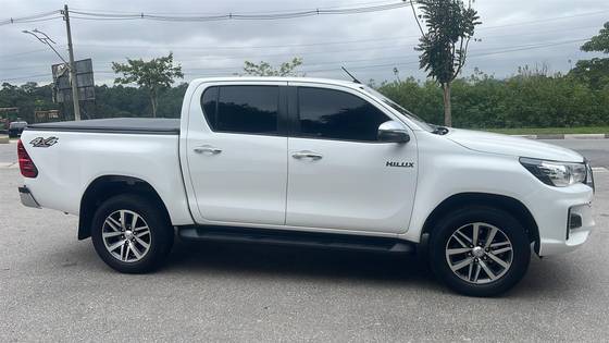 TOYOTA HILUX 2.8 SRV 4X4 CD 16V DIESEL 4P AUTOMÁTICO TOYOTA HILUX 2.8 SRV 4X4 CD 16V DIESEL 4P AUTOMÁTICO